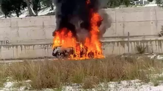 Gemlik'te Seyir Halindeki Otomobil Alev Aldı: İtfaiye Hızlı Müdahale Etti