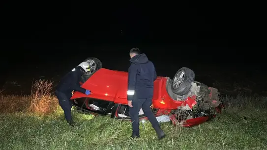 Edirne’de Kontrolden Çıkan Araç Tarla Alanına Düşerek 2 Yaralı Bıraktı