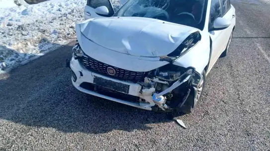 Malatya’da İki Otomobil Çarpıştı: 3 Kişi Yaralı