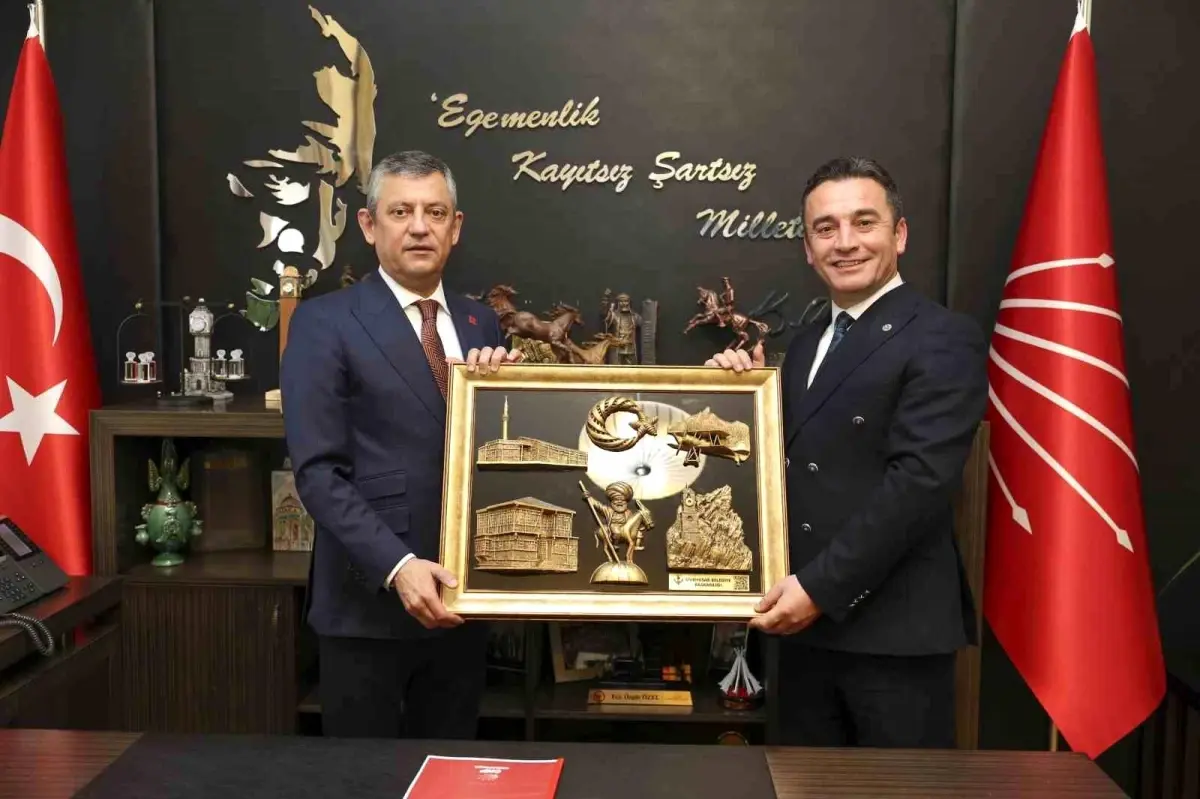 Sivrihisar Belediye Başkanı ve CHP Heyeti TBMM'yi Ziyaret Etti