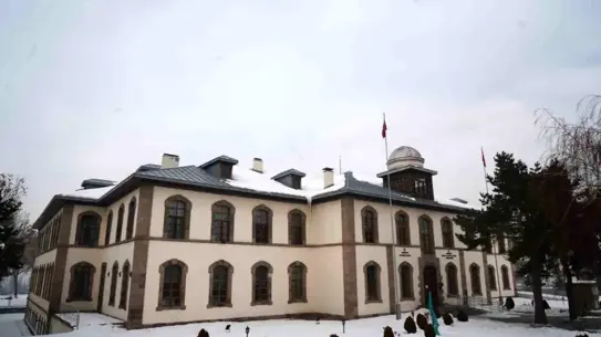 Erzurum Kongre Binası ön plan fotoğrafı