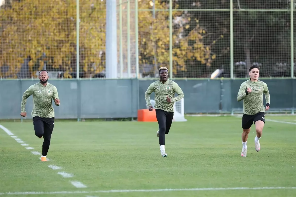 Corendon Alanyaspor, Fenerbahçe’ye Karşı Maç İçin Antrenmanlara Başladı