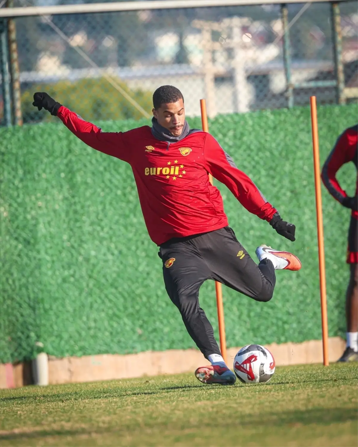 Göztepe, Rizespor Maçına Hazırlıklarını Çift Antrenmanla Güçlendiriyor