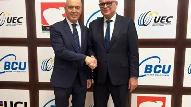 Kongredeki konuşmacıların sahne alışı