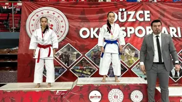 Karate müsabakasında genç sporcu