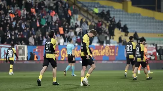 Maçın kritik anlarından bir fotoğraf