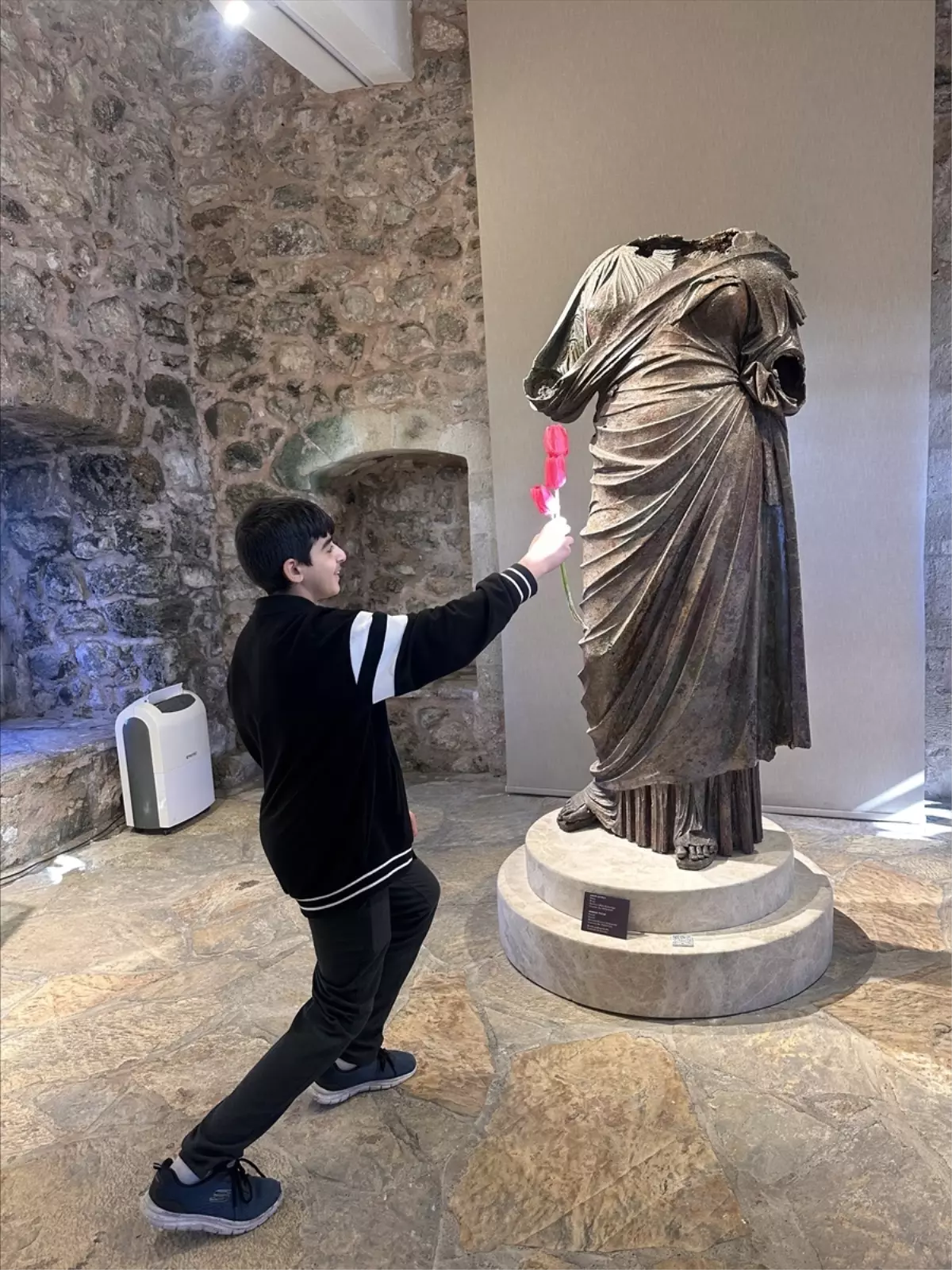 Marmaris Ortaokulu Öğrencileri, Yapay Zeka ile Tarihi Eserleri Canlandırdı