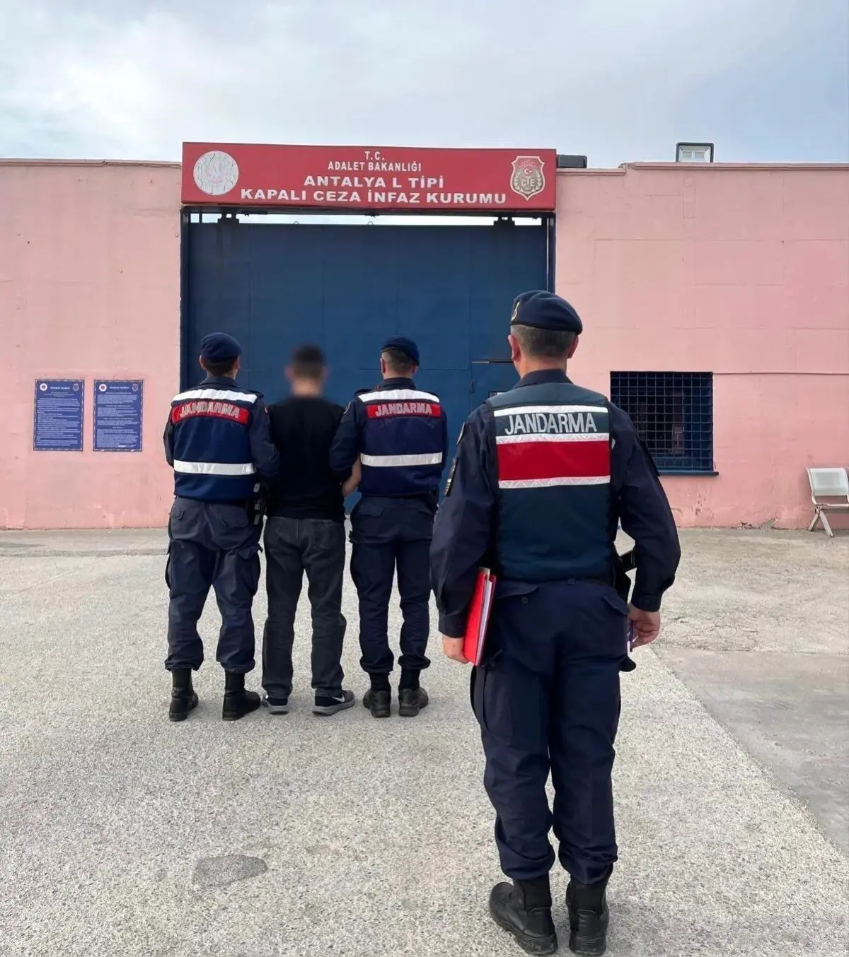 Antalya'da 22 Yıl Hapis Cezalı Kaçak Mahkum Yakalandı