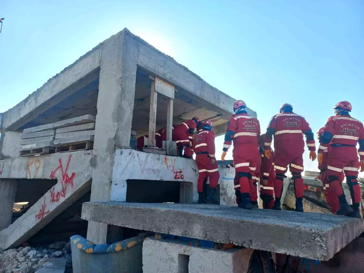 Balıkesir İtfaiyesi 150 Kişilik Arama Kurtarma Ekibi AFAD Akreditasyon Eğitiminde