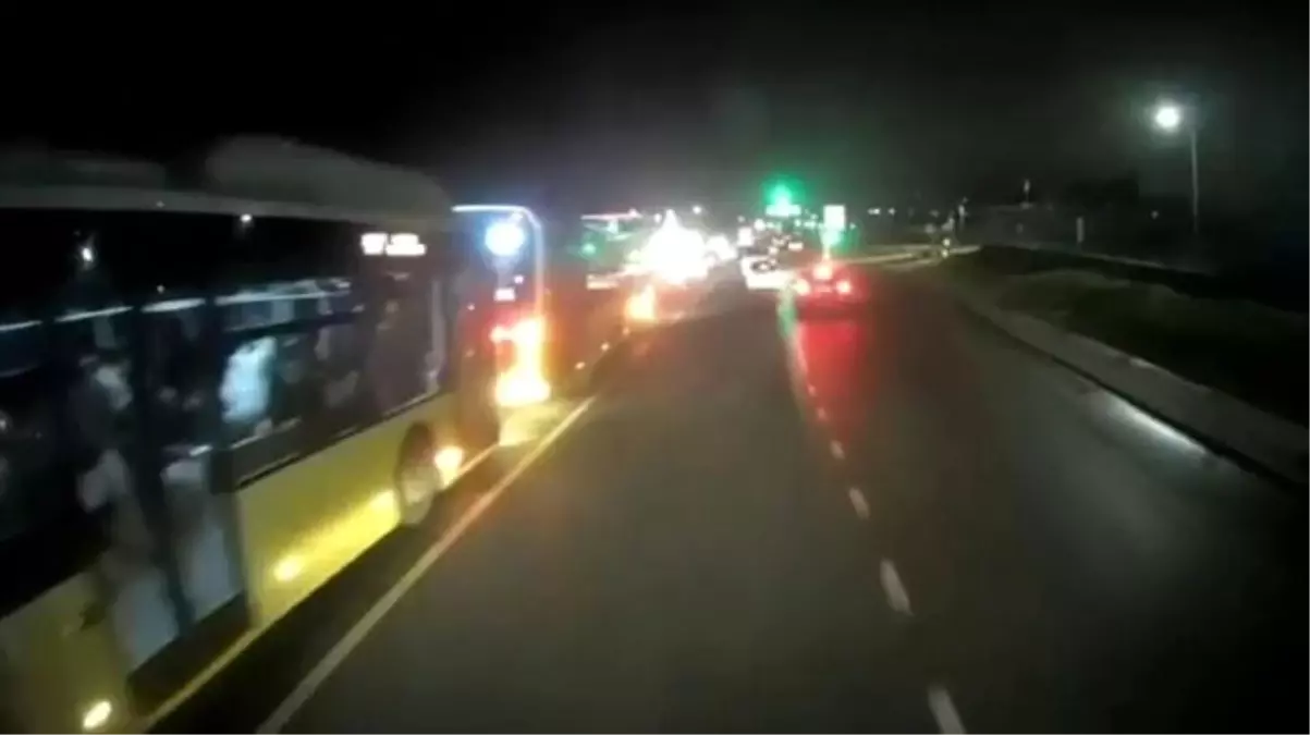 Başakşehir'de otobüs çarpışması: 5 kişi yaralandı