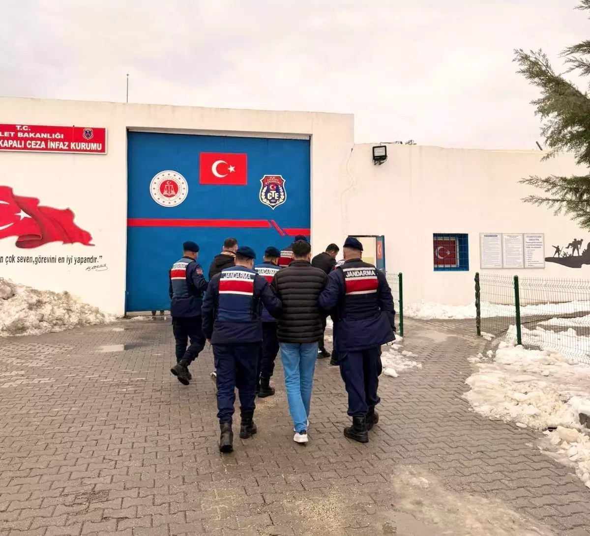 Batman’da Jandarma Operasyonu: 30 Aranan Şahıs Gözaltına Alındı