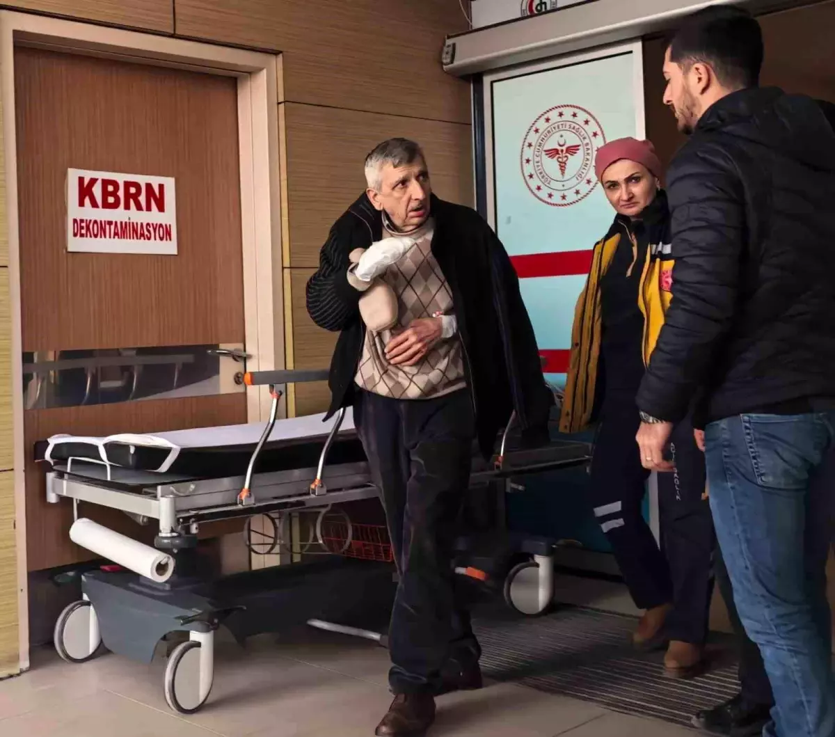 İnegöl'de İş Kazası: 66 Yaşındaki Adamın İşaret Parmağı Kamyonet Kapağında Kırıldı