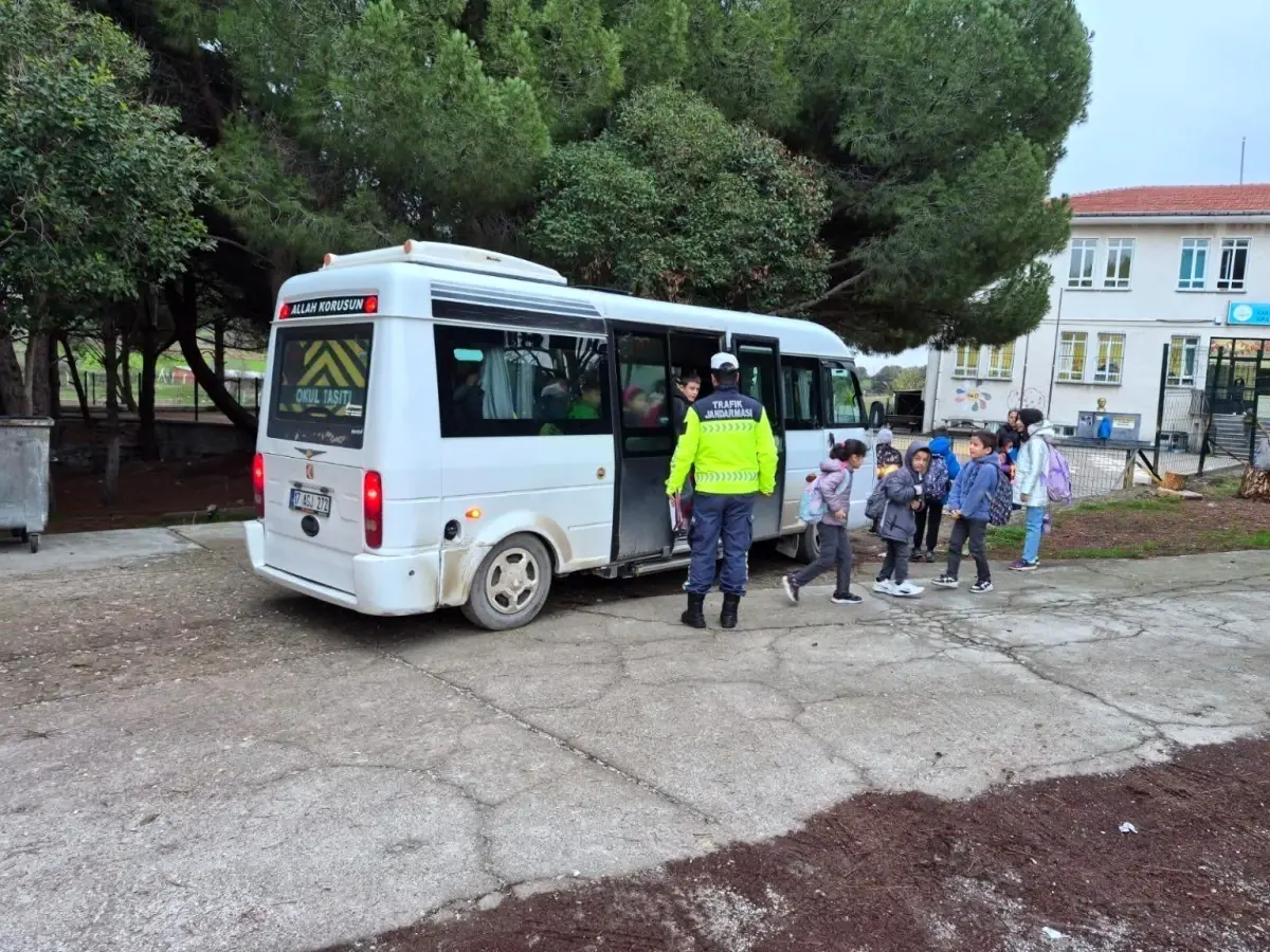 Jandarma Çanakkale'de Okul Servislerini Denetledi, Güvenlik Önlemleri Gözden Geçirildi