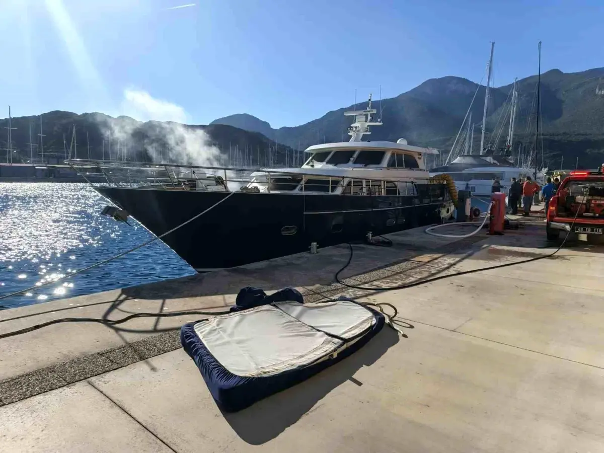 Datça Marinada Motor Yat Yangını Kontrol Altına Alındı