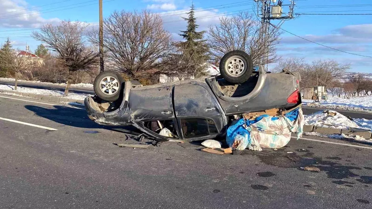 Elazığ-Malatya Karayolunda Pikap Kazası: 3 Kişi Yaralandı