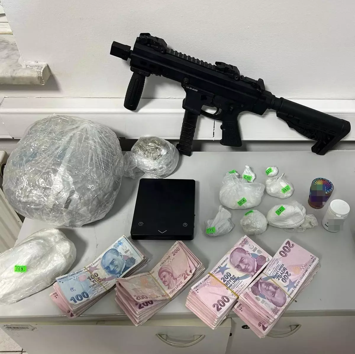 İzmir Menderes’te 29 Yıl Hapis Cezalı Kaçak Hükümlü Hobi Bahçesinde Yakalandı