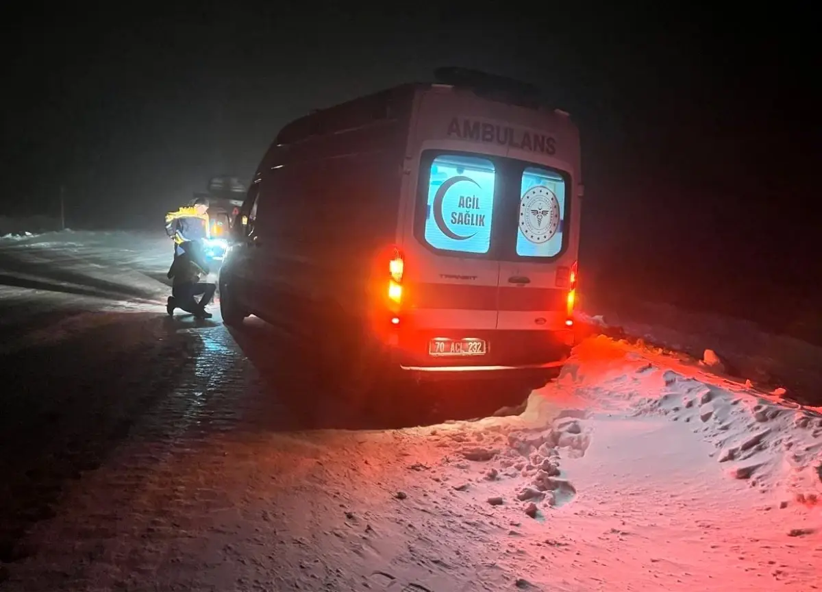 Karaman’da Şiddetli Kar Yağışı Altında Diyaliz Hastası Kadın Hastaneye Sevk Edildi