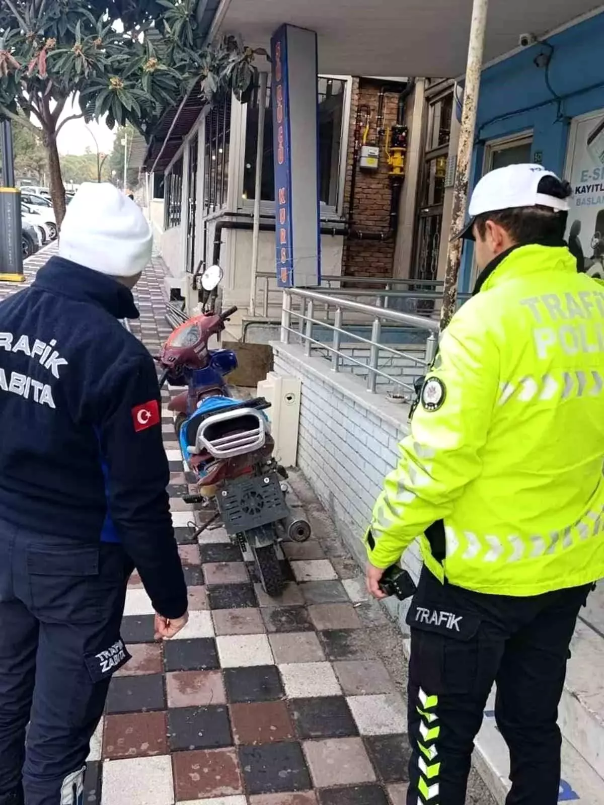 Manisa’da Motosiklet Sürücülerine Yaya Yolunda 324 Bin TL Ceza Kesildi