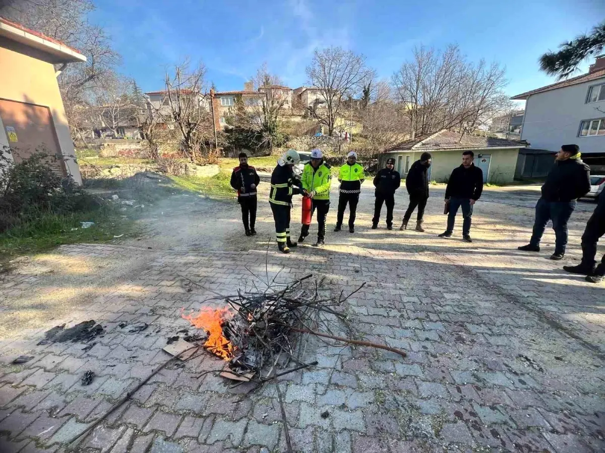 Pınarhisar’da Emniyet Mensuplarına Uygulamalı Yangın Müdahale Eğitimi Verildi