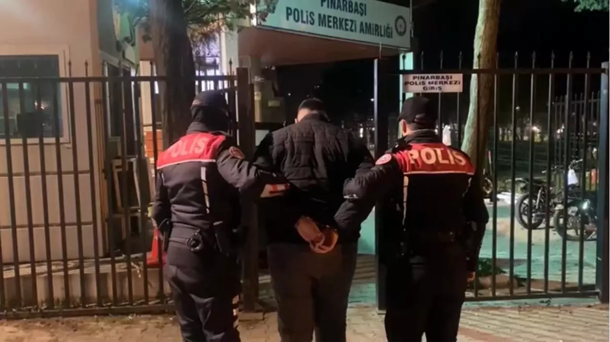 İzmir Polisinden Çifte Operasyon: 21 Yıllık Hapis Cezalı İ.G. ve Sahte Kimlikli M.O. Gözaltına Alındı