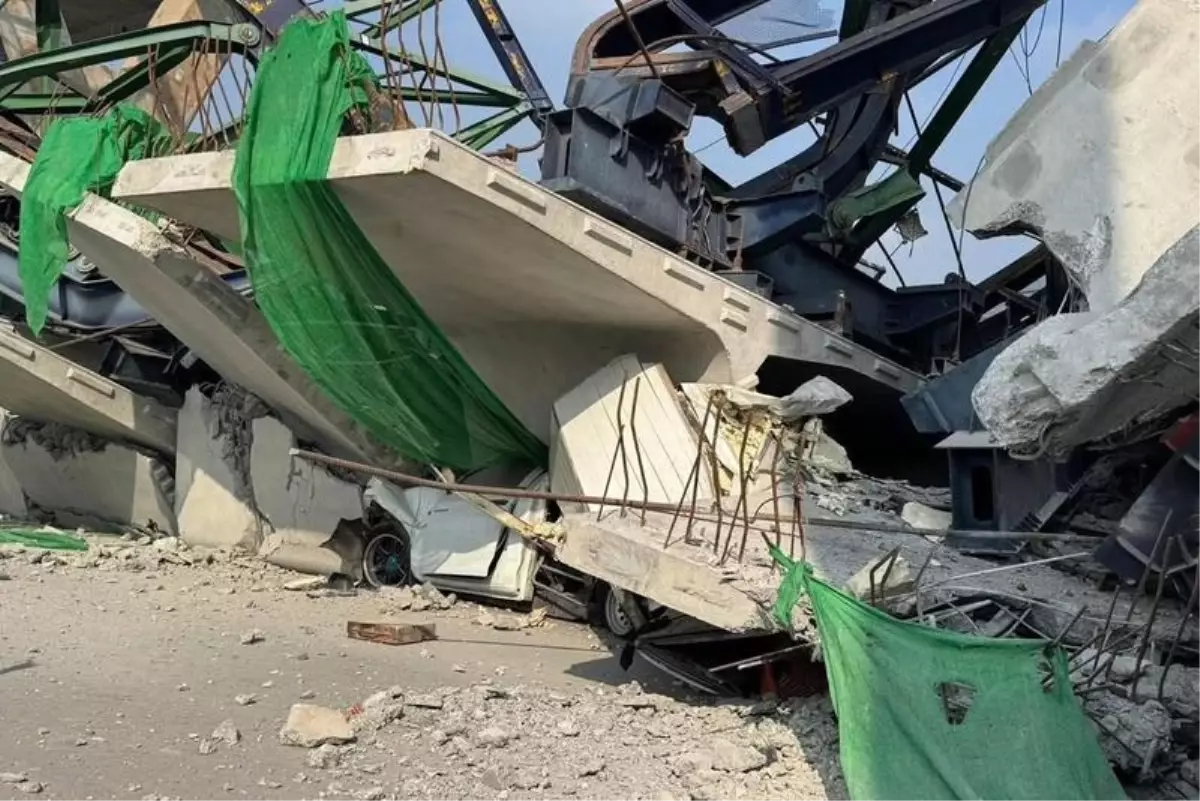 Samut Sakhon’da İnşaat Vincinin Çöküşü: 2 Kişi Hayatını Kaybetti, 5 Yaralı