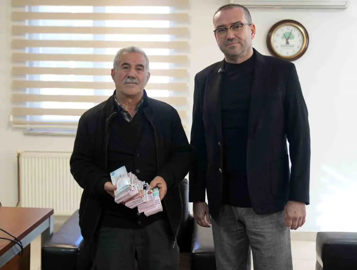 Gaziantep’te Esnaf, 110 Bin TL’lik Para Poşetini Çöp Olarak Atıp Bankaya Gitti