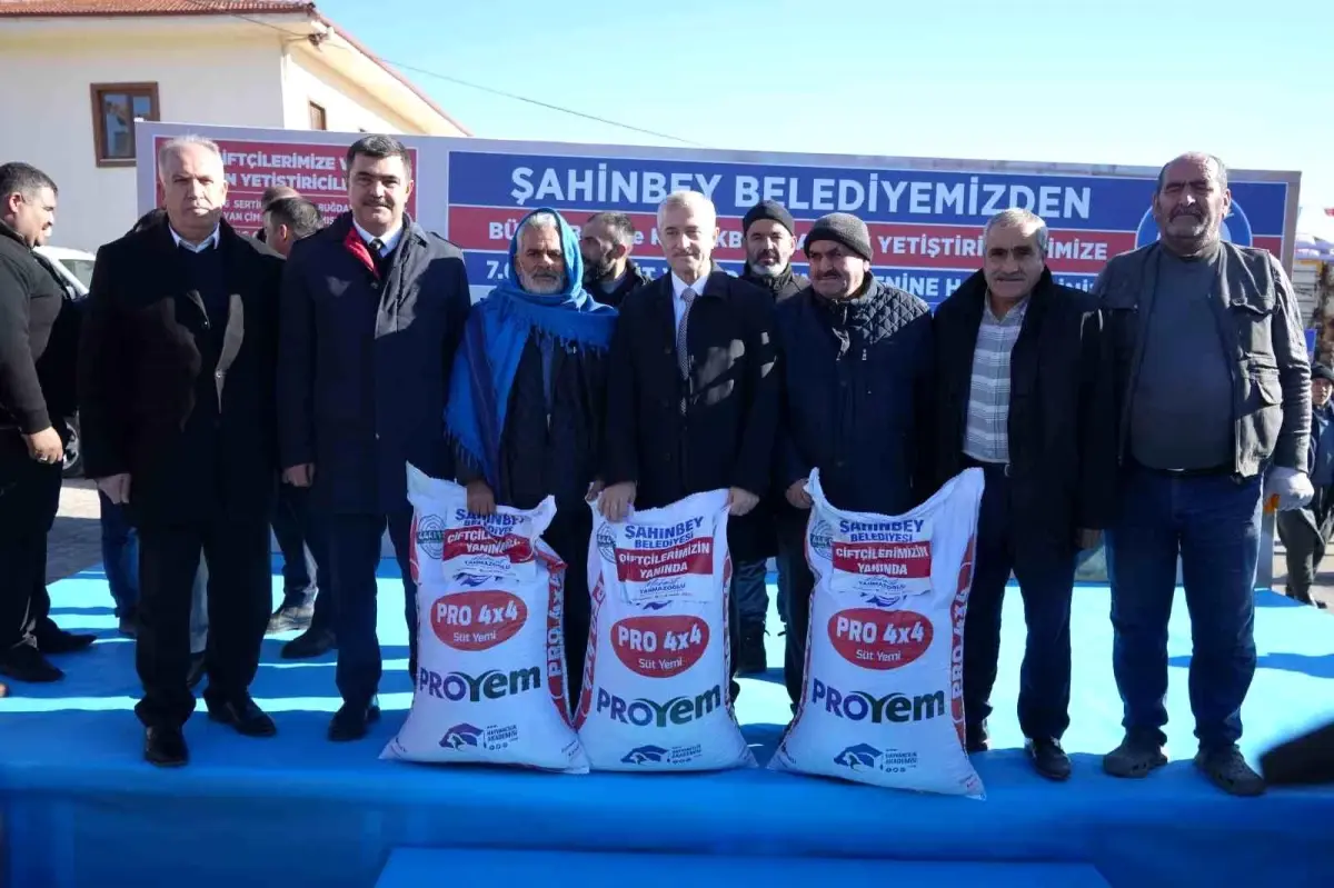 Şahinbey Belediyesi 7 Bin Ton Yemle Hayvan Yetiştiricilerine Destek Sağladı