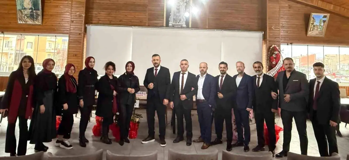 Tavşanlı Berberler ve Kuaförler Odası'nda Onur Düvenli Tek Listeyle Başkanlığa Yeniden Seçildi