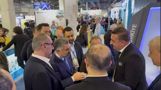 Yeni Hiking Türkiye akıllı telefonun yakın plan görüntüsü