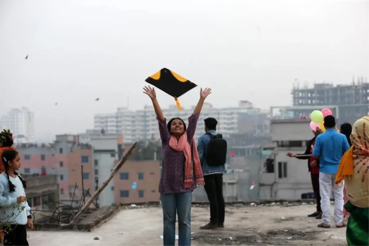 Bangladeş'in Renkli Sakrain Uçurtma Festivali Coşkusu