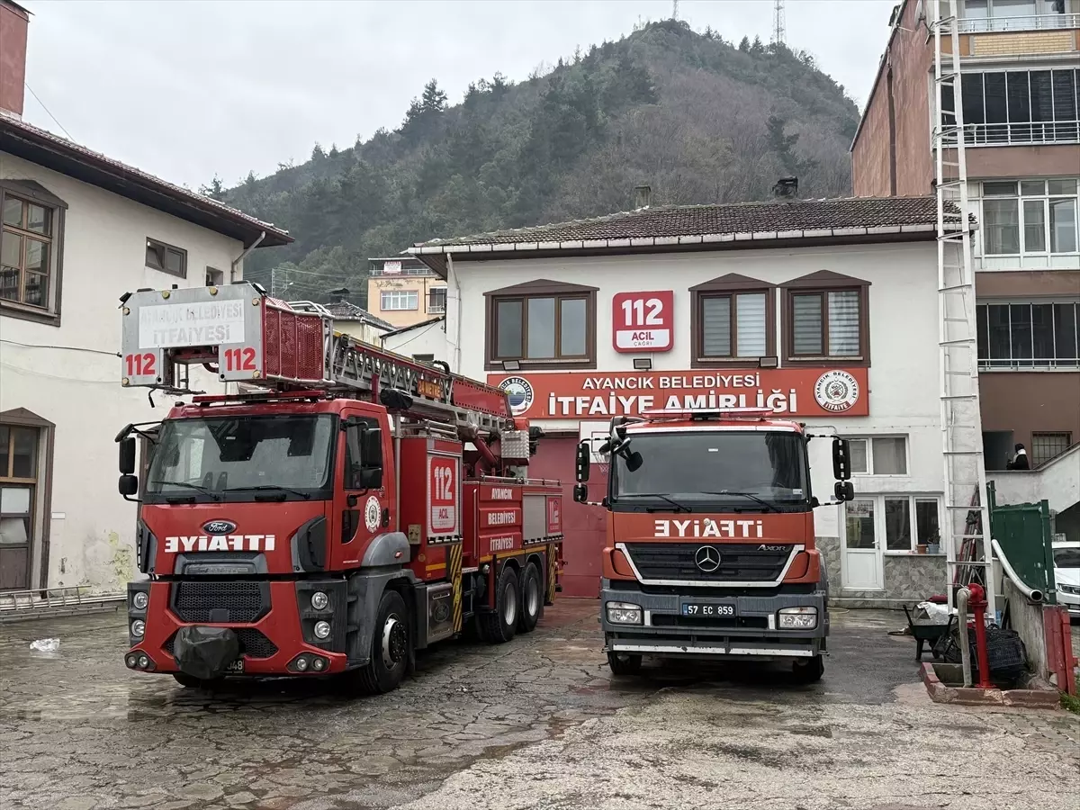 Ayancık İtfaiyesi 2025’te 160 Acil Durumu Başarıyla Yöneterek Şehrin Güvenliğini Sağladı