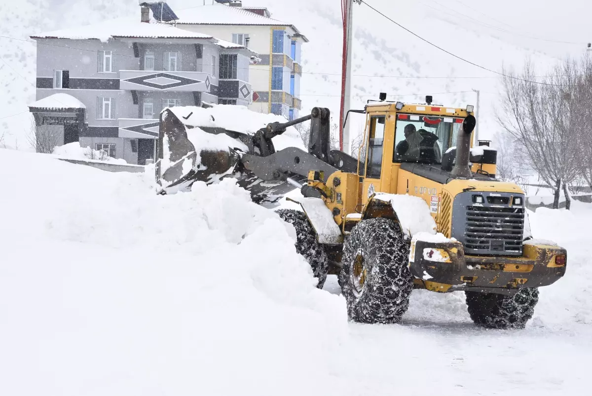 Bitlis’te Karla Mücadele: 139 Köy Yolu Açıldı, 90 Yol Daha Tamamlanıyor