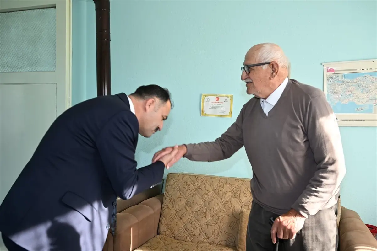 Demirci Belediye Başkanı Erkan Kara, Miraç Kandili'nde Yaşlılara Moral Desteği Sağladı