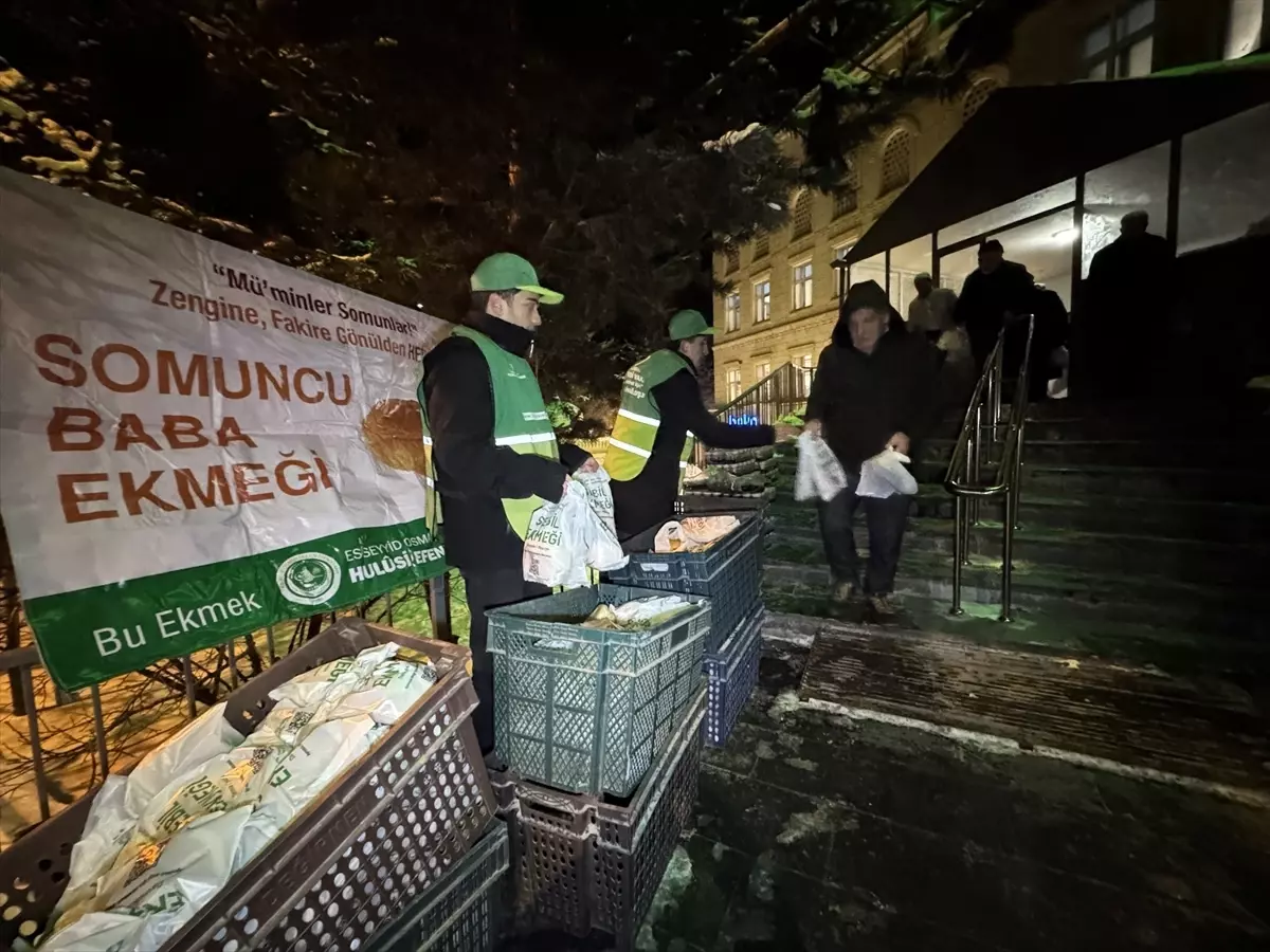 Erzurum’da Miraç Kandili’nde Somuncu Baba Sebil Ekmeği Dağıtıldı