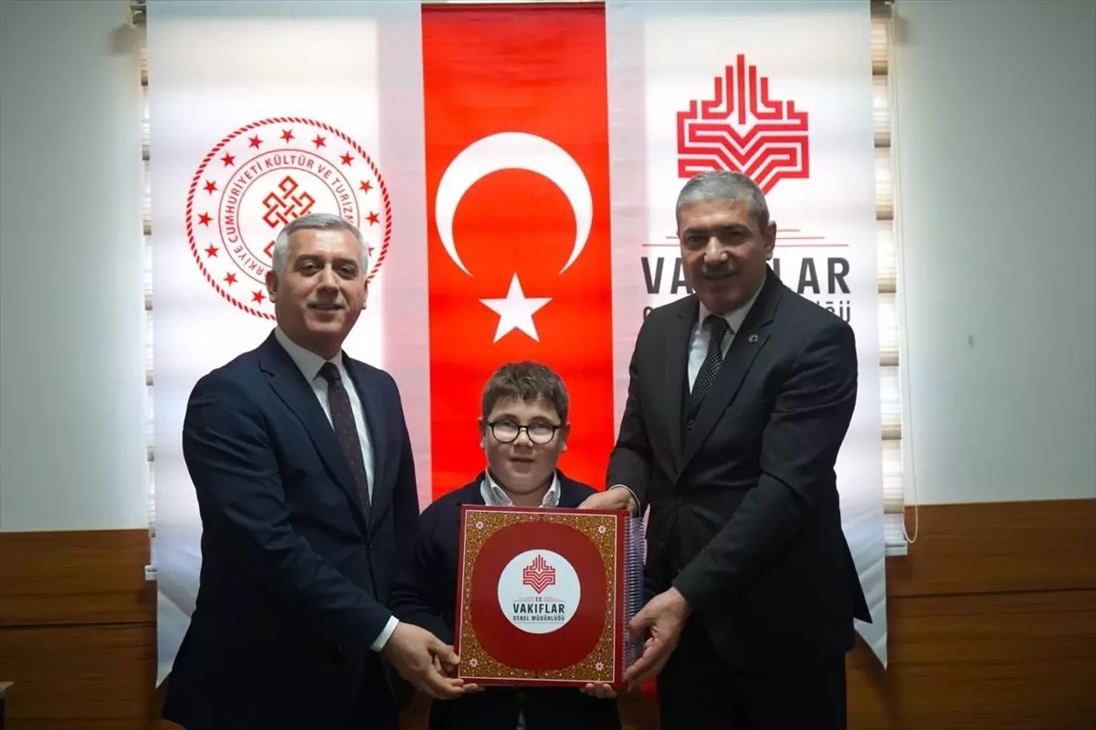 Gaziantep’te Görme Engellilere Braille Kur’an Hediye Edildi