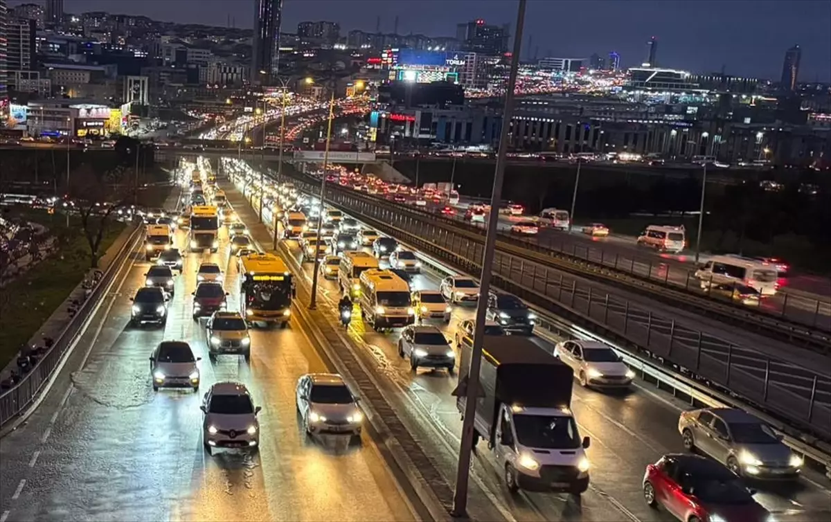 İstanbul’da Akşam Trafiği Yoğunluğu %89’a Ulaştı