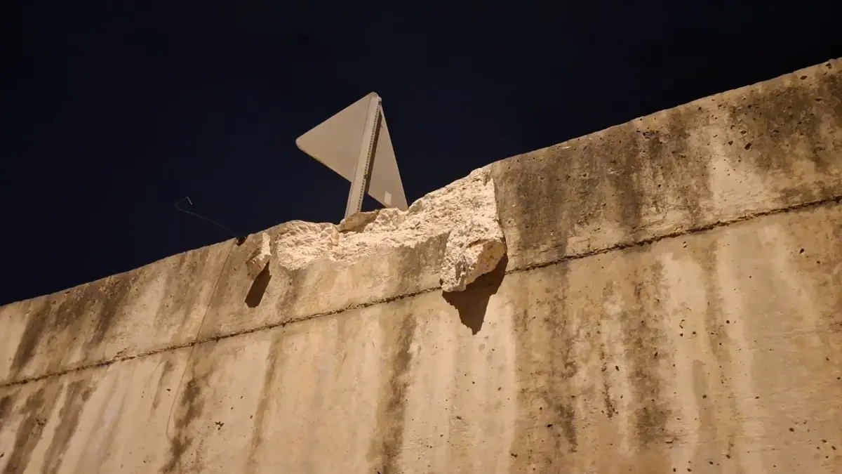 Bursa Osmangazi'de Kamyonet Kontrolünü Kaybederek 4 Araçla Çarpıştı