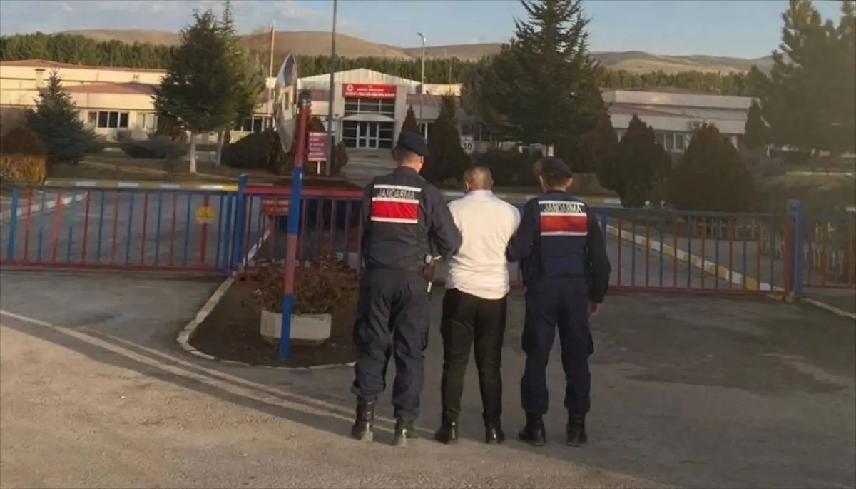 Kırşehir'de Kaçak İki Hükümlü Jandarma Operasyonu Sonrası Gözaltına Alındı