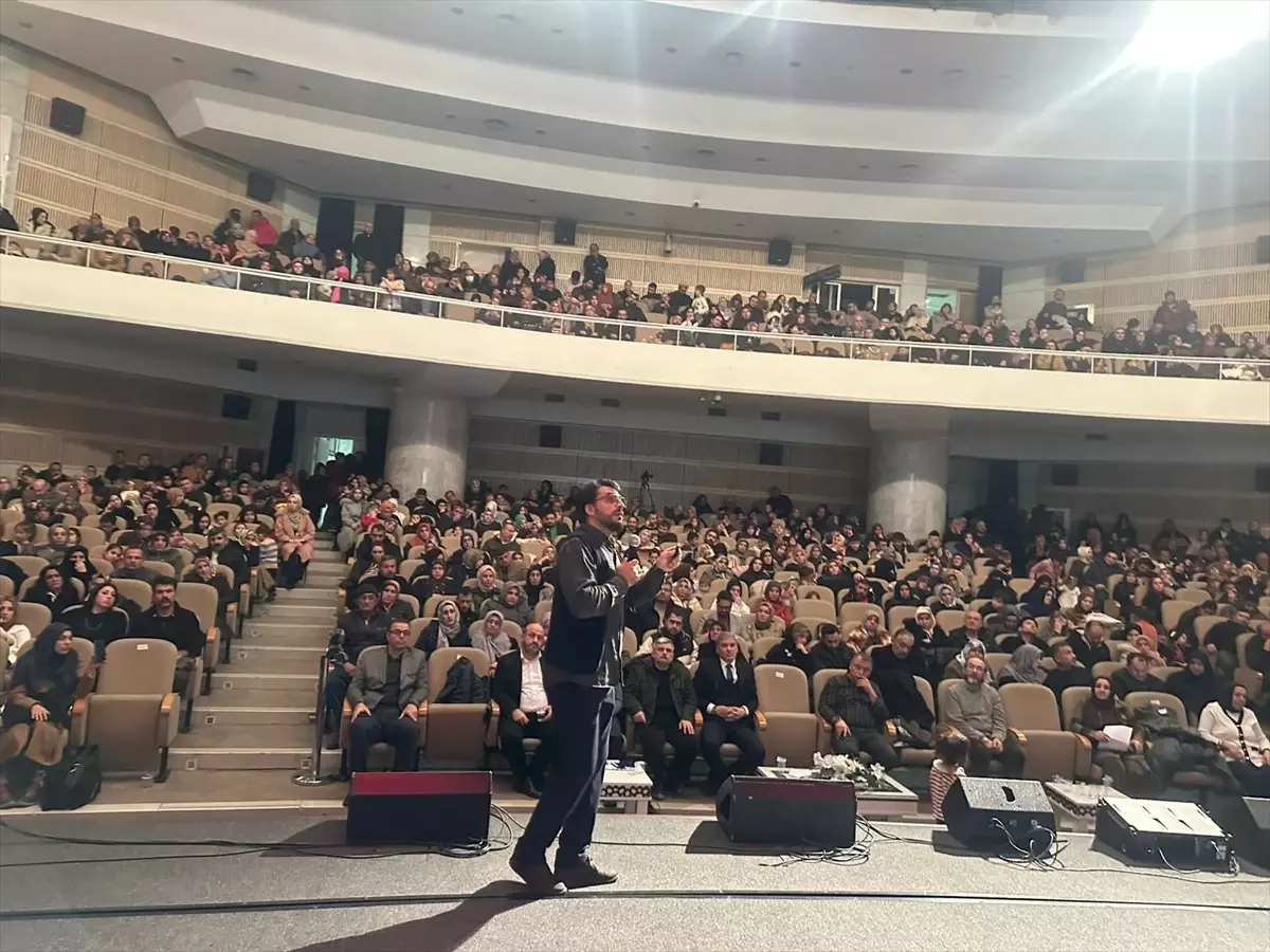 Konya’da AKEYDER’in Güçlü Aileler Konferansı: Çocuk Gelişimine Yeni Yaklaşımlar