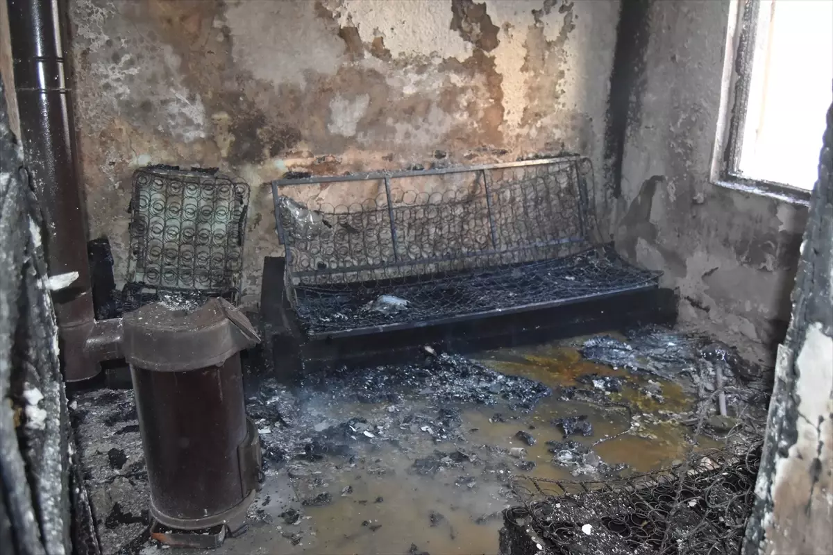 Lüleburgaz’da Çıkan Ev Yangını Kontrol Altına Alındı: İtfaiye Hızlı Müdahale Etti