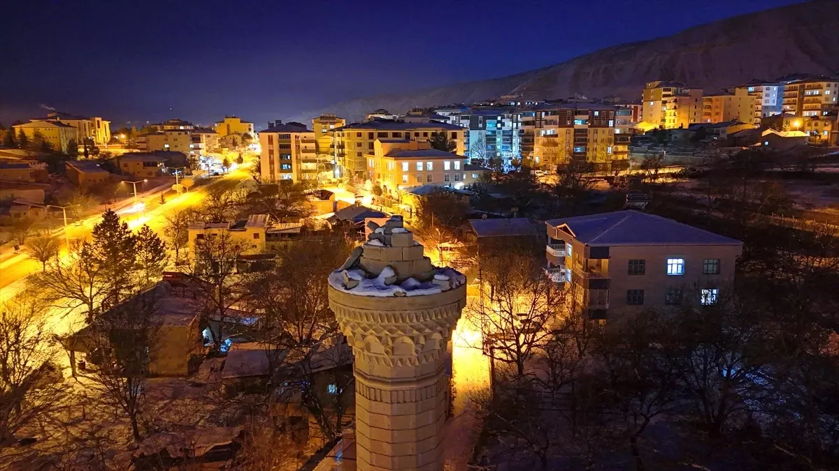 Malatya Darende’de Karla Örtülmüş Tarihi Yapılar Dronla Görüntülendi