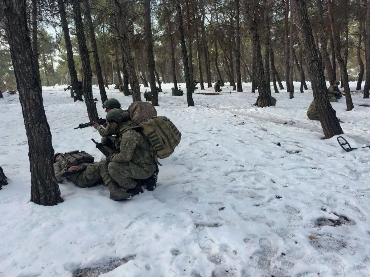 4. Komando Tugayı, 5. Zırhlı Tugay’ın Düzenlediği En İyi Komando Kolu Yarışmasında Birinci Oldu