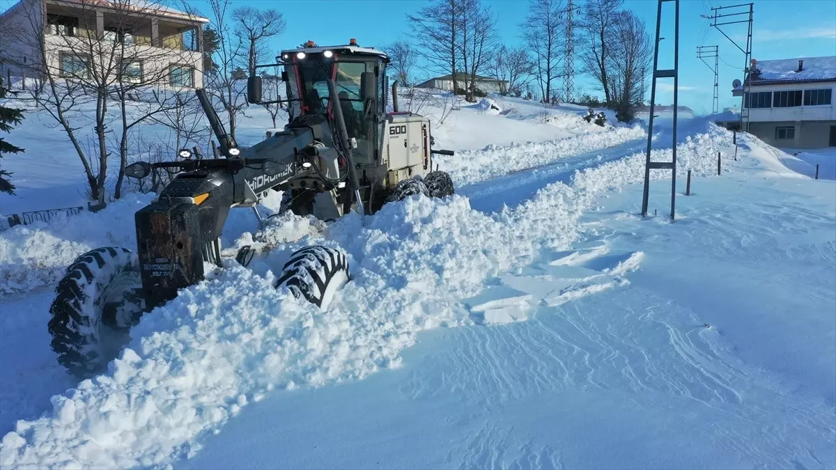Ordu’da Karla Mücadele Ekipleri 18 Bin Kilometre Yol Açıyor, Sağlık ve Cenaze Hizmetlerine Öncelik Veriyor
