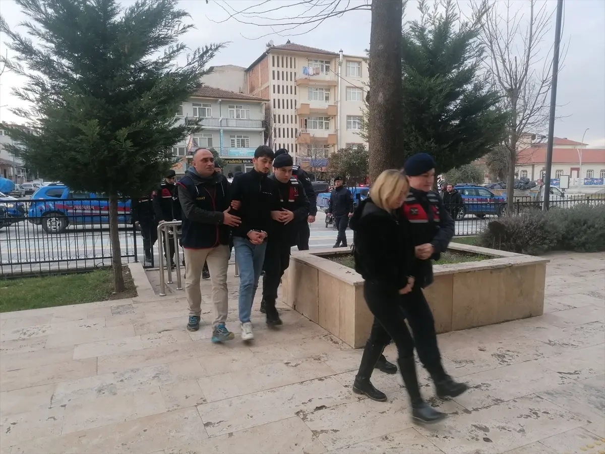 Erbaa’da Yasa Dışı Bahis ve Dolandırıcılık Operasyonu: 16 Şüpheli Gözaltında