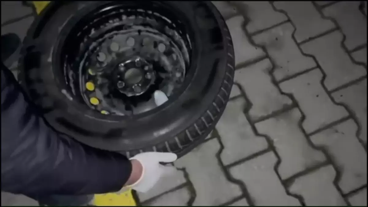 Sakarya'da 1 Kilogram Metamfetamin Operasyonu: Şoför Tutuklandı