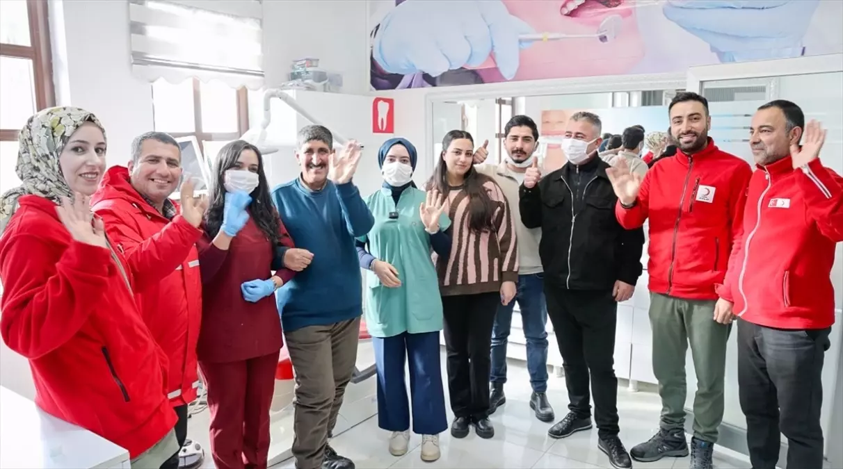 Van’da Kızılay ve Gönüllü Diş Hekimi, Engelli Çocuğa Umut Oldu
