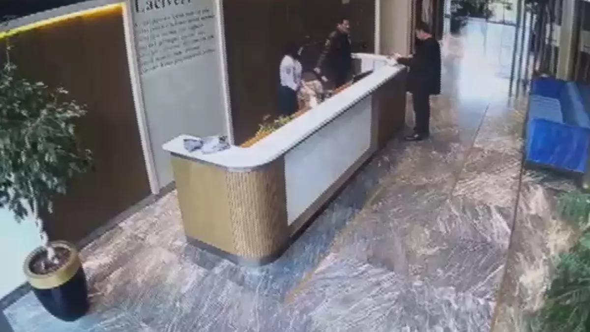 Zeytinburnu'nda Kargo Paketi Patladı: 3 Yaralı ve 5 Şüpheli Gözaltında