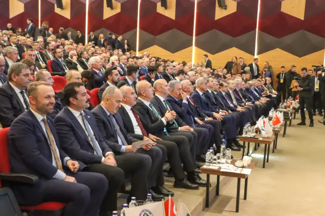 Bakan Memişoğlu'nun sahneye çıkışı