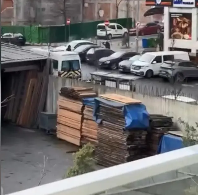 Polis ekiplerinin olay yerinde inceleme yapması