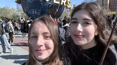 Türkan Hamza sınıfta Çince öğreniyor